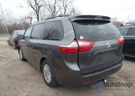 2017 Toyota Sienna Xle 8 Passenger z USA, uszkodzony, nr VIN 5TDYZ3DCXHS800425